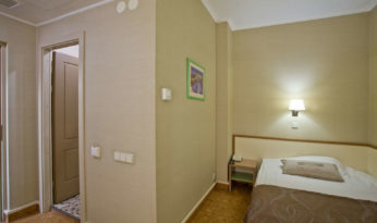 stardand single room cameo hotel